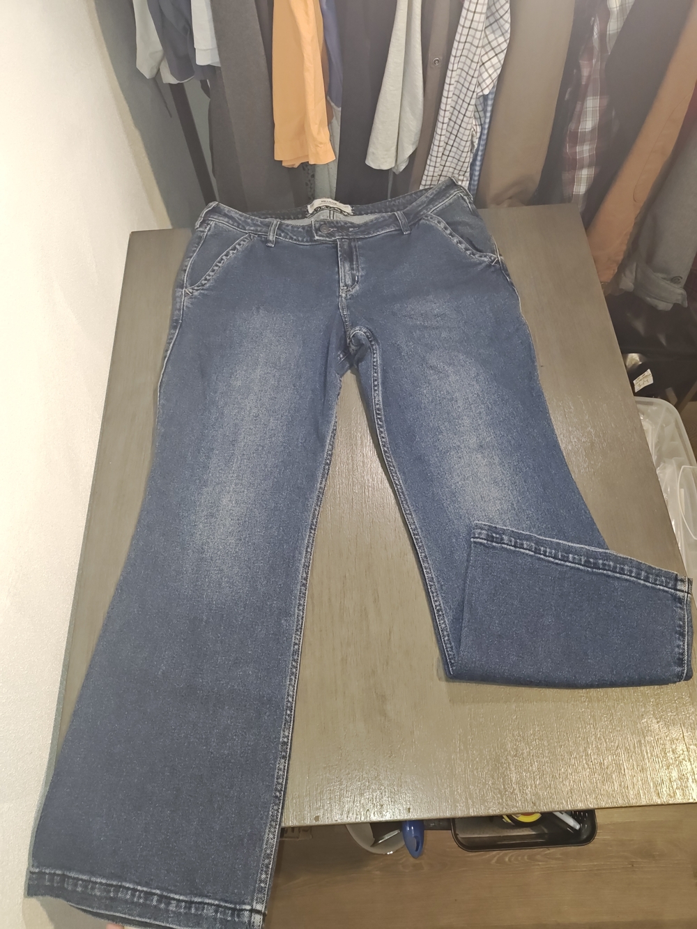 Hollister Woman's Jeans Low Rise Relaxed Boot,Medium Wash,Flap Back Pockets,14R